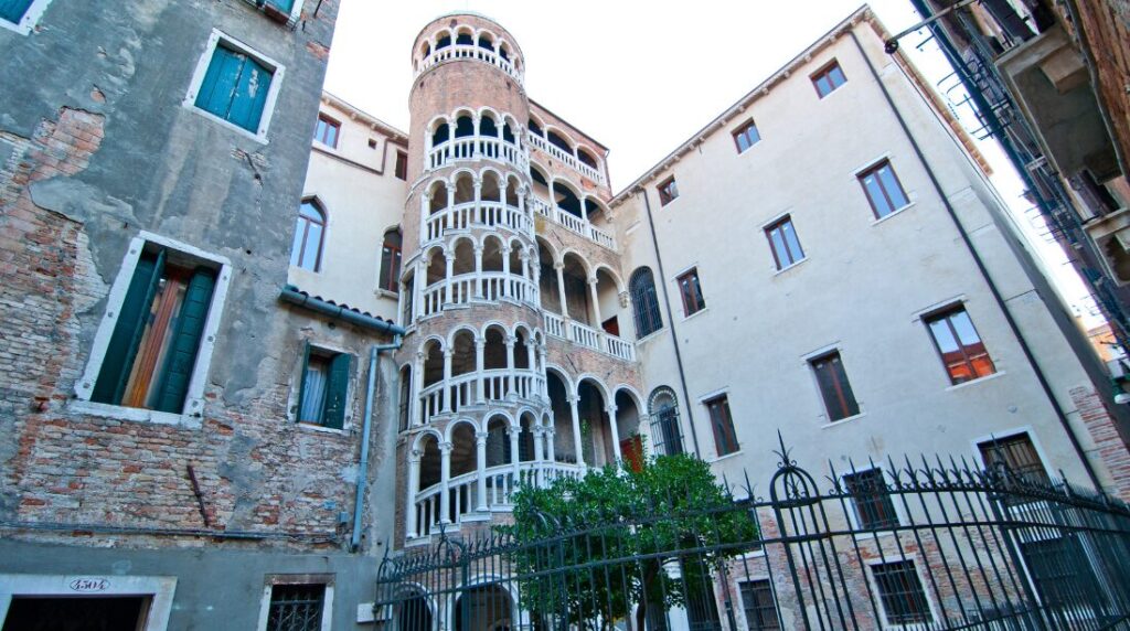 scala del bovolo venice vivovenetia