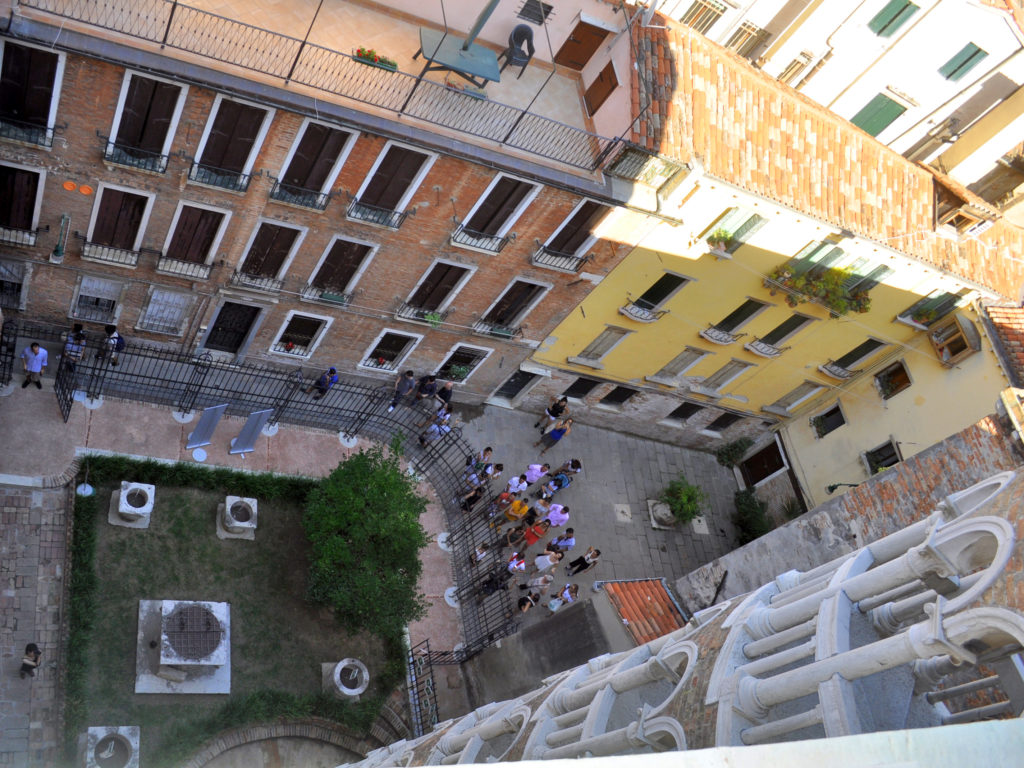 Scala Contarini del Bovolo. Vista verso cortile