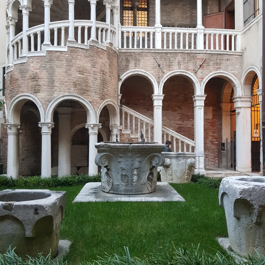 bovolo-tower-venice-entrance