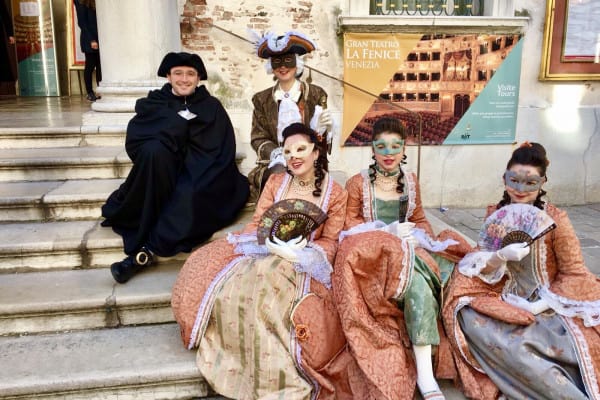 Tour of Venice during Carnival and in costume