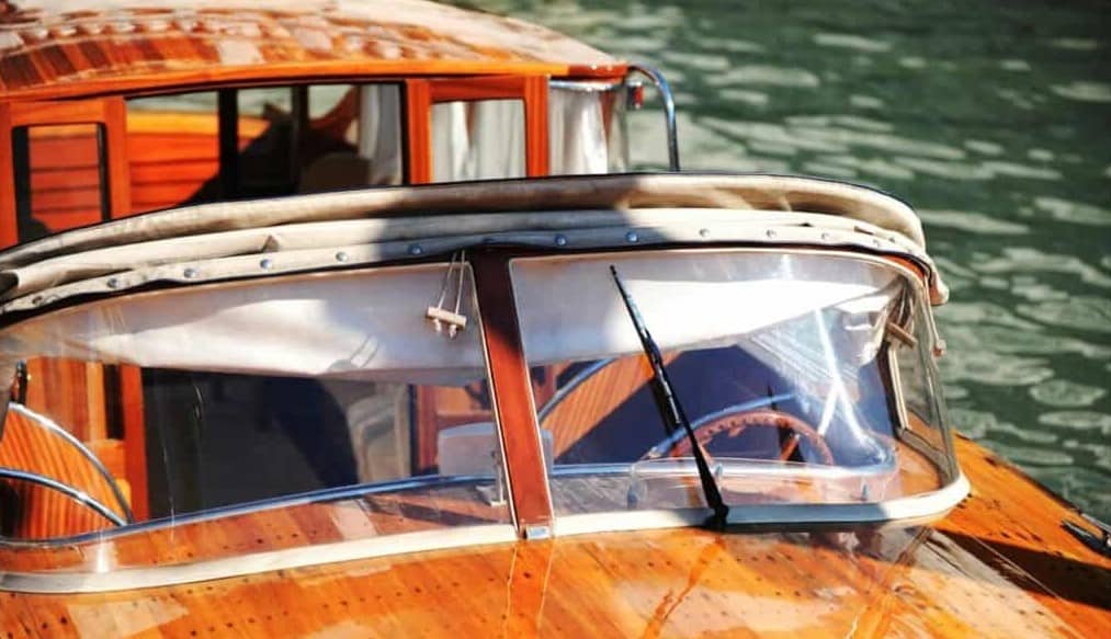 Bateau-taxi Venise vu de l'extérieur 