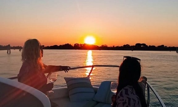 Aperitif sunset boat Venice VivoVenetia