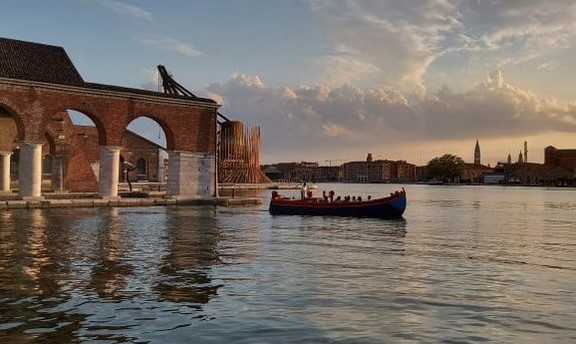 traditionnal boat bragozzo venice vivovenetia