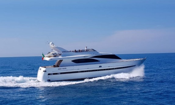 rental luxury yacht in venice Italy VivoVenetia