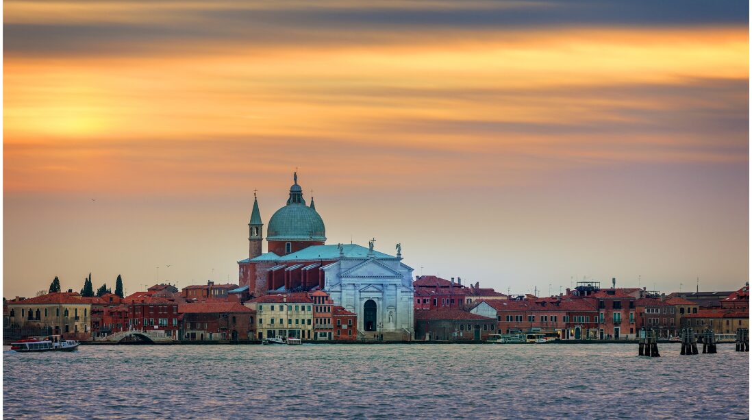 boat tour venice italy at sunset VivoVenetia