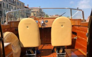 view water taxi venice italy VivoVenetia