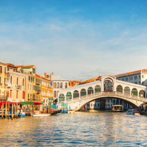 rialto bridge venice vivovenetia