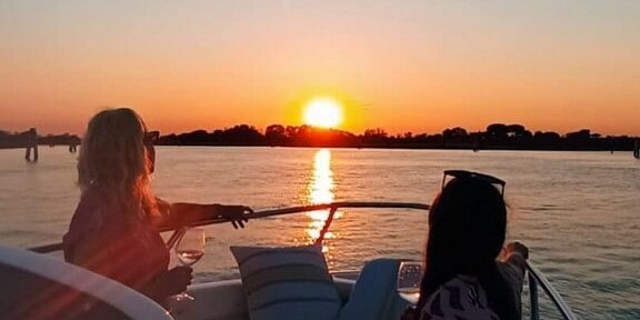 sunset tour boat venice vivovenetia