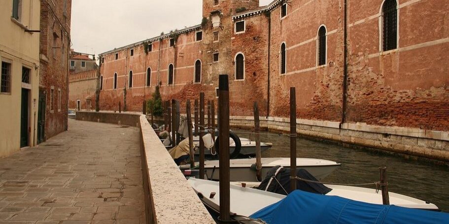 Walking Tour Venezia di Castello. Vista Arsenale