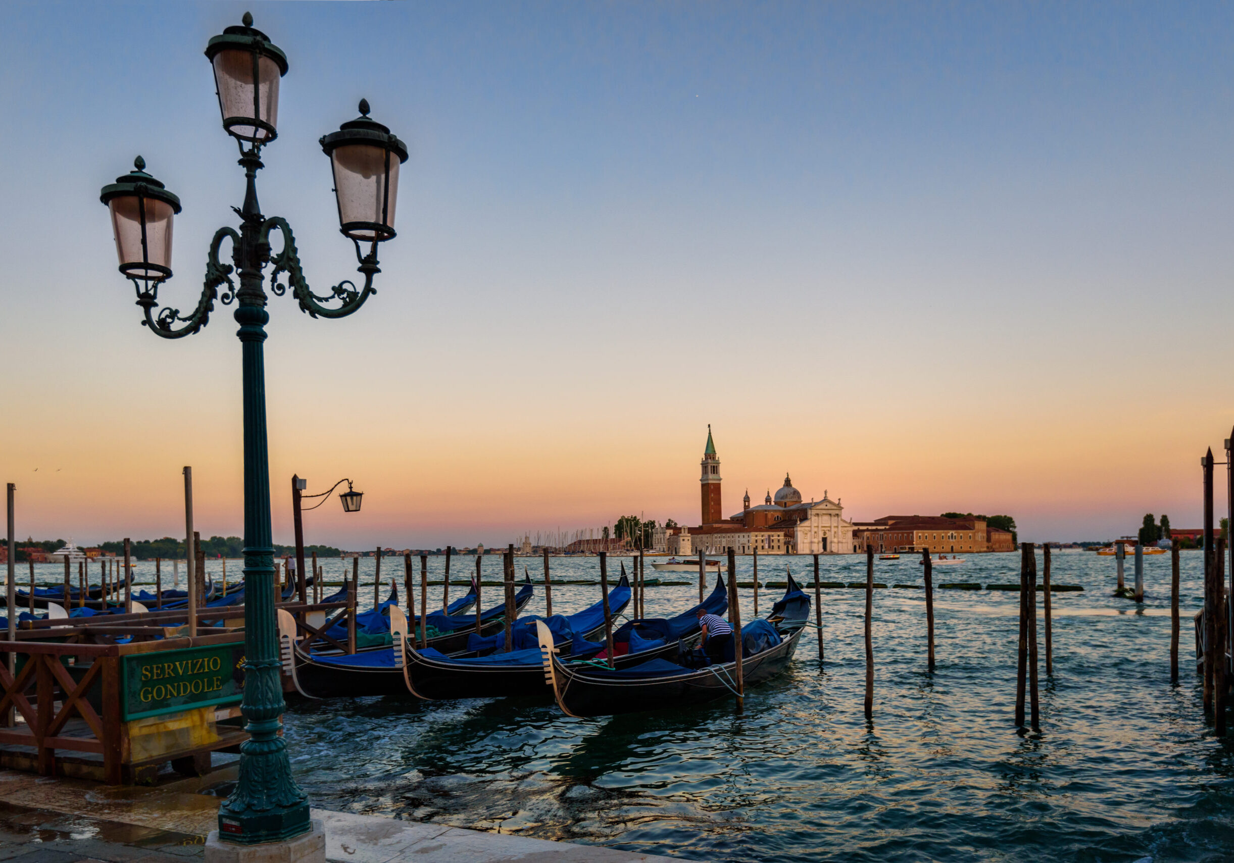 gondola st mark square venice vivovenetia