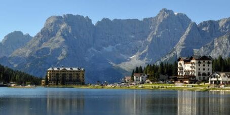 cosa-vedere-in-veneto-lago-di-misurina-768x227