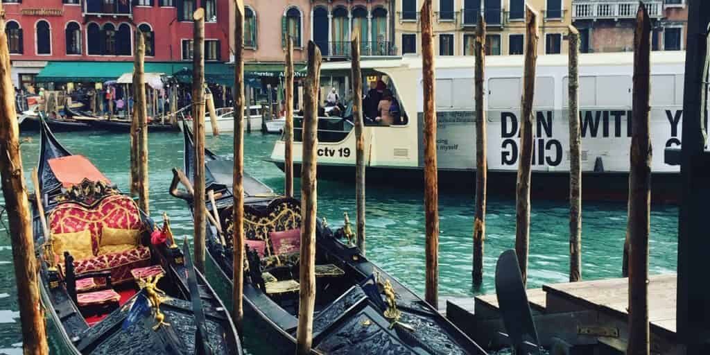 Shared gondola cruise photo