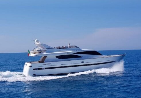 rental luxury yacht in venice Italy VivoVenetia