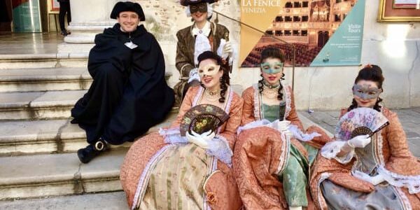 Tour of Venice during Carnival and in costume