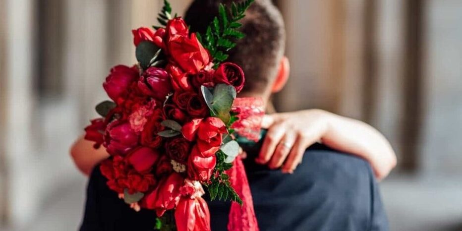 venice wedding proposal red romantic flower